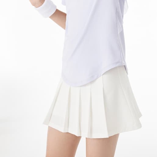 白コーデ プリーツテニススカート 軽量通気
