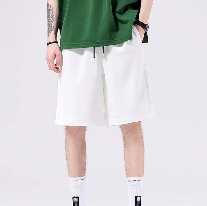 白コーデ シンプル紐付きハーフパンツ