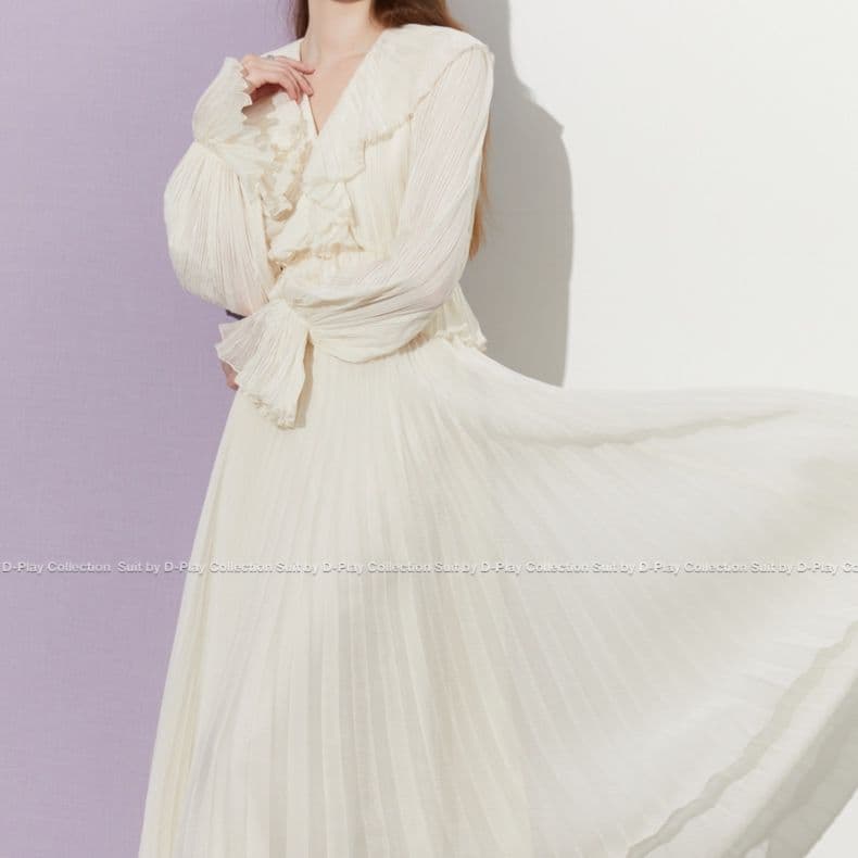 白コーデ 優美プリーツ襟ロングワンピース