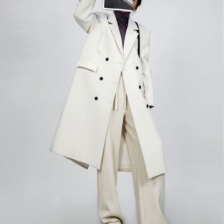 白コーデ クラシック ダブルロングコート