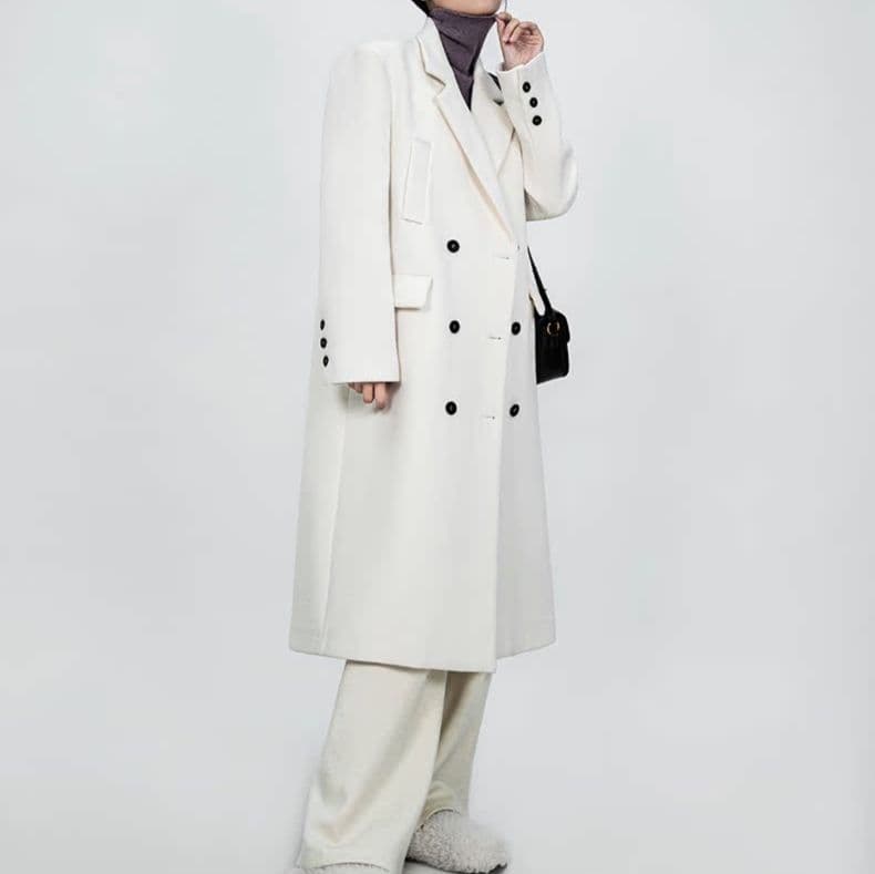 白コーデ クラシック ダブルロングコート