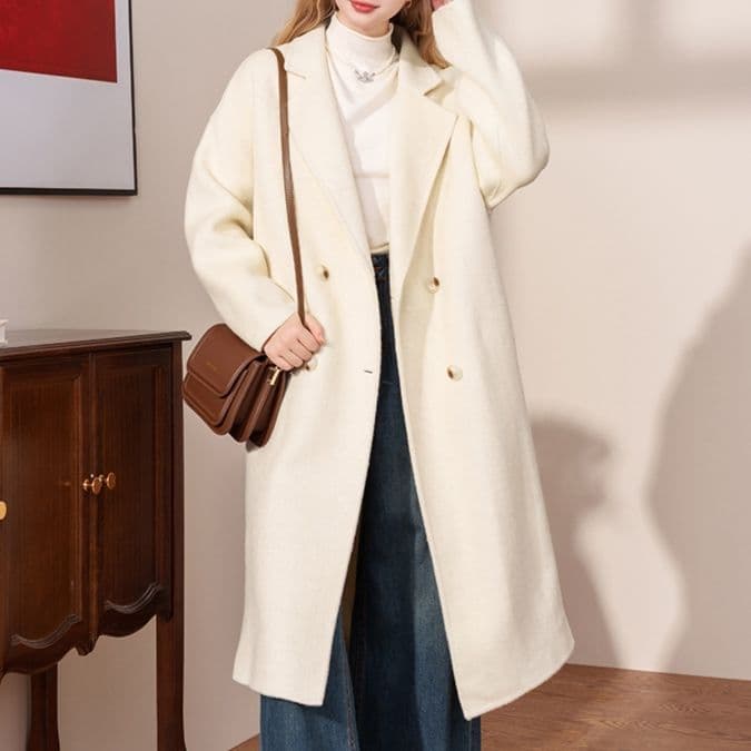 白コーデ ゆったりロングチェスターコート