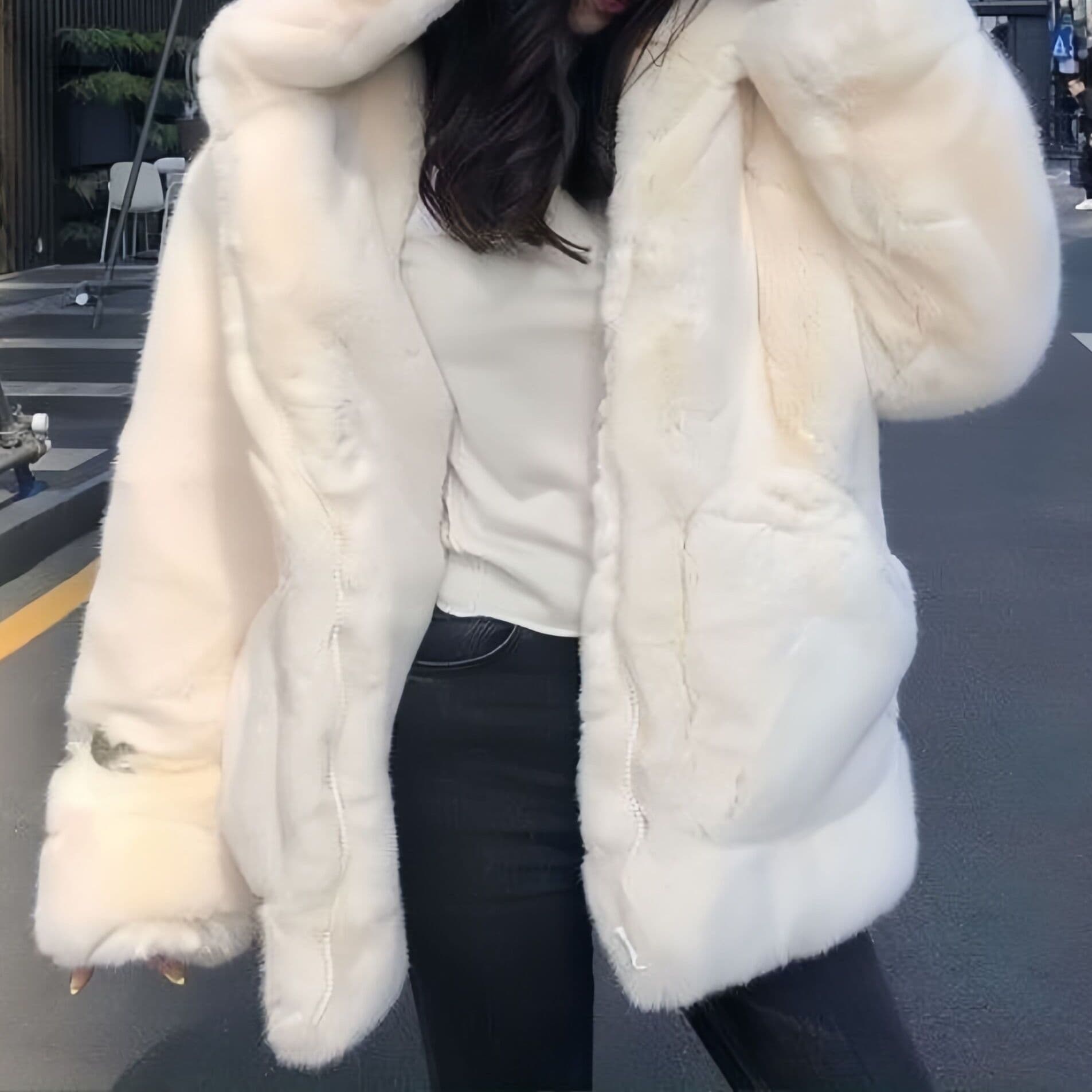 白コーデ ふわふわファーフード付きコート