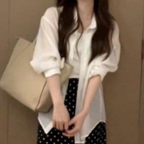 白コーデ ゆったりシルエット長袖オーバーシャツ