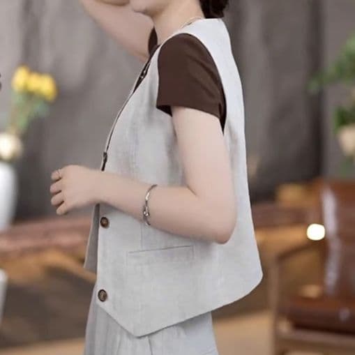 白コーデ 上品なシルエット リネン調ベスト付きパンツ