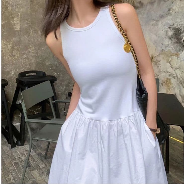 白コーデ ゆったりシルエットマキシワンピース