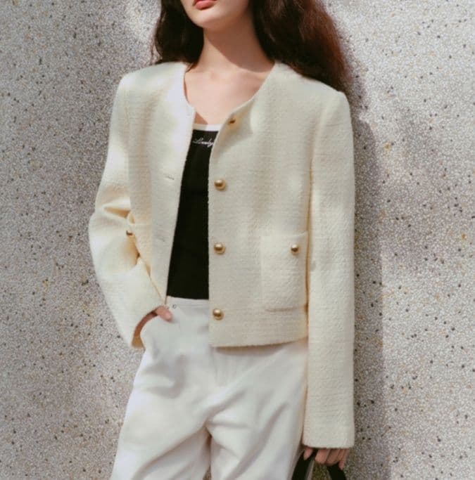 白コーデ シンプルツイードジャケット
