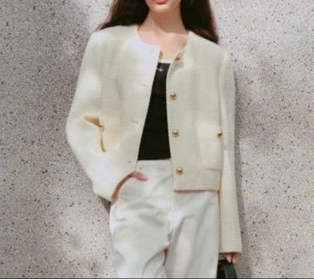 白コーデ シンプルツイードジャケット