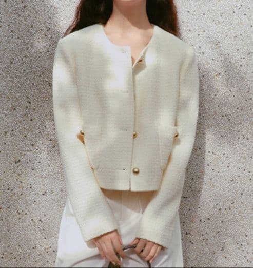 白コーデ シンプルツイードジャケット