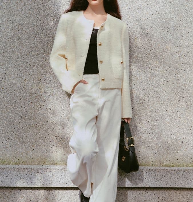 白コーデ シンプルツイードジャケット