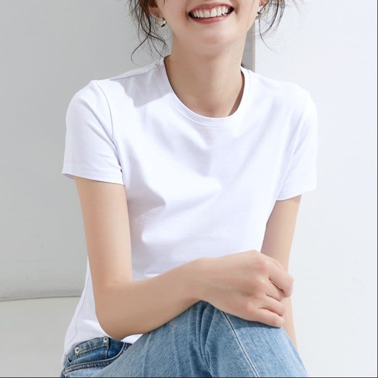 白コーデ すっきり着こなせる定番半袖