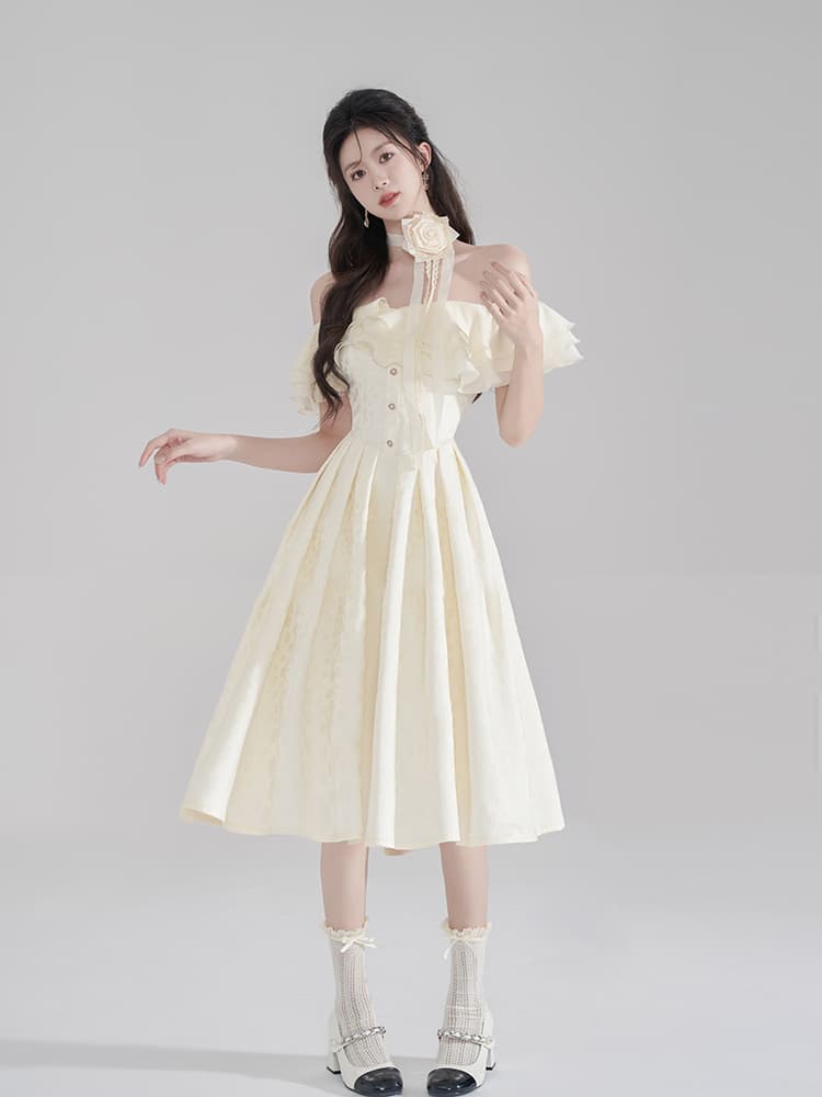 白コーデ 優美な肩出しフリルドレス