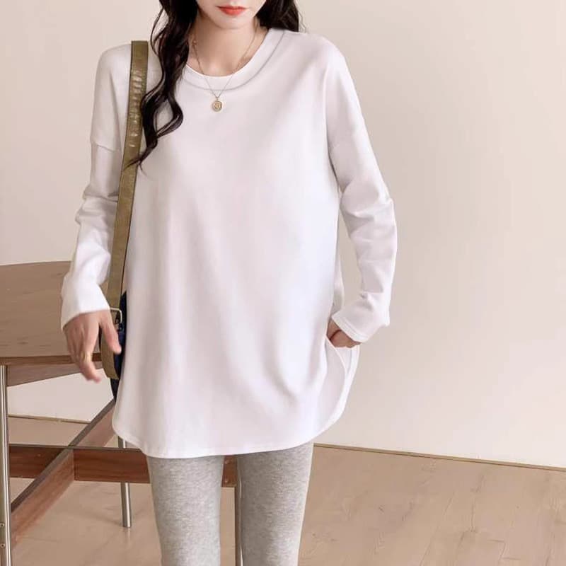 白コーデ ゆったりシルエット長袖プルオーバー