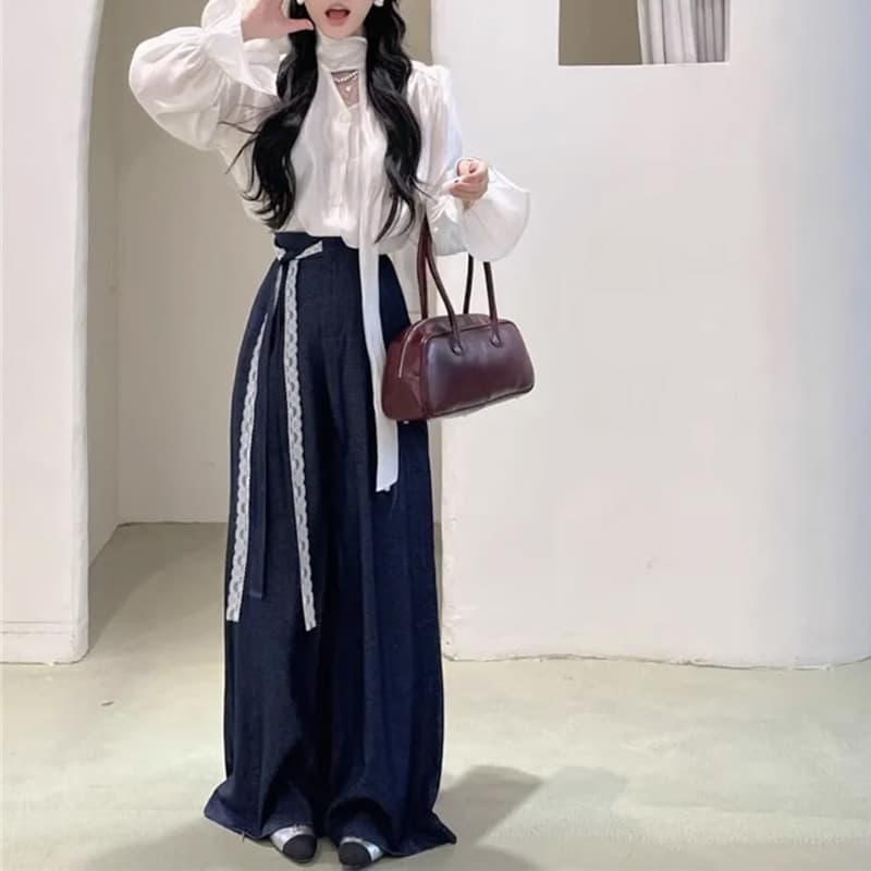 白コーデ ふんわり袖リボンネックブラウス