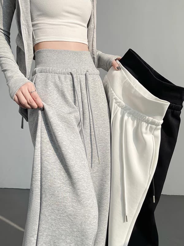白コーデ ゆったりワイドパンツ 楽ちんドロスト