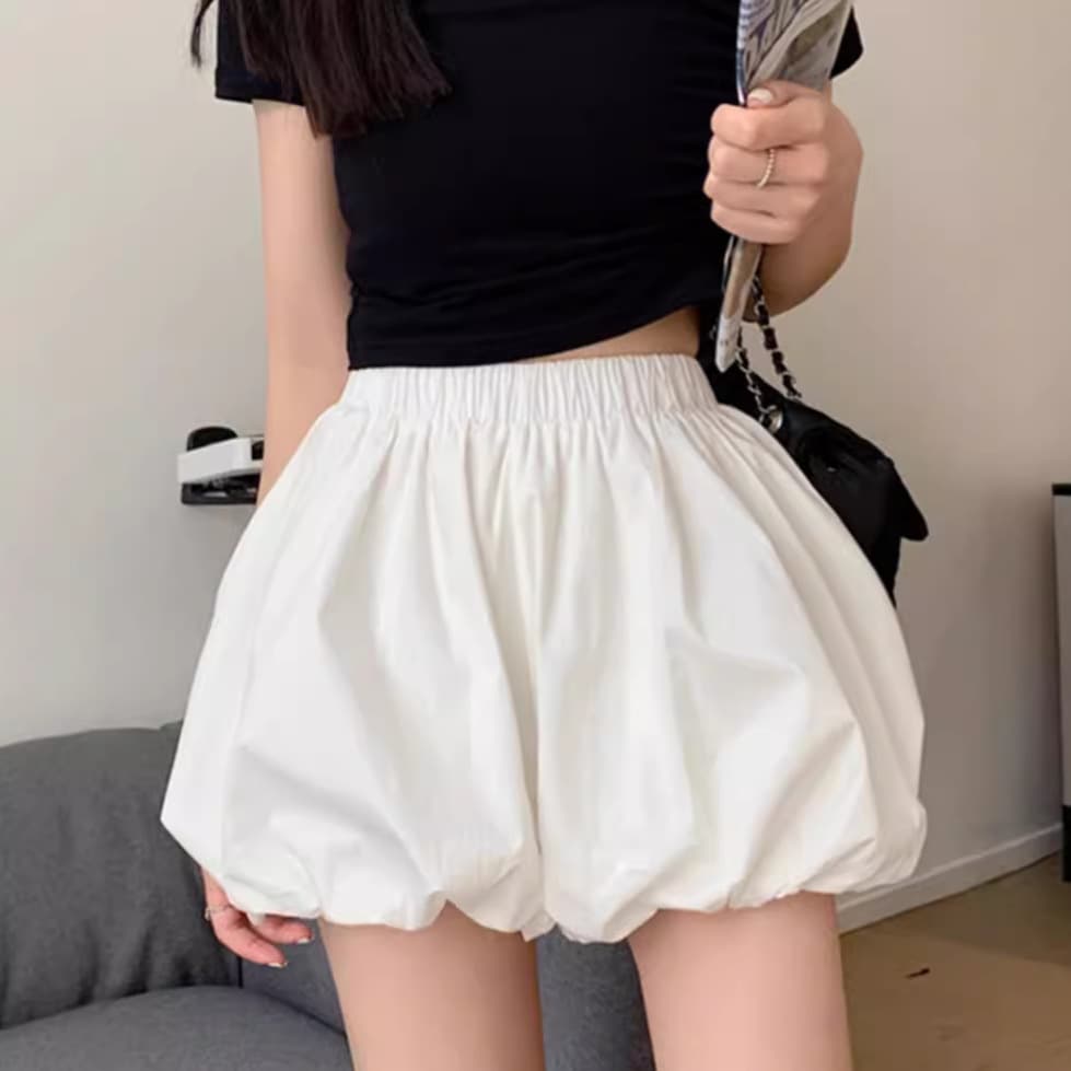 白コーデ ふんわりバルーンショートパンツ