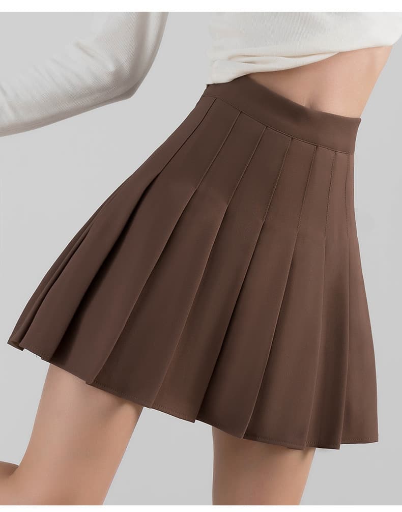 白コーデ プリーツミニスカート