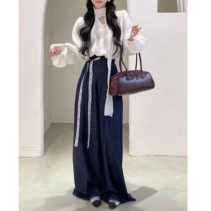 白コーデ ふんわり袖リボンネックブラウス