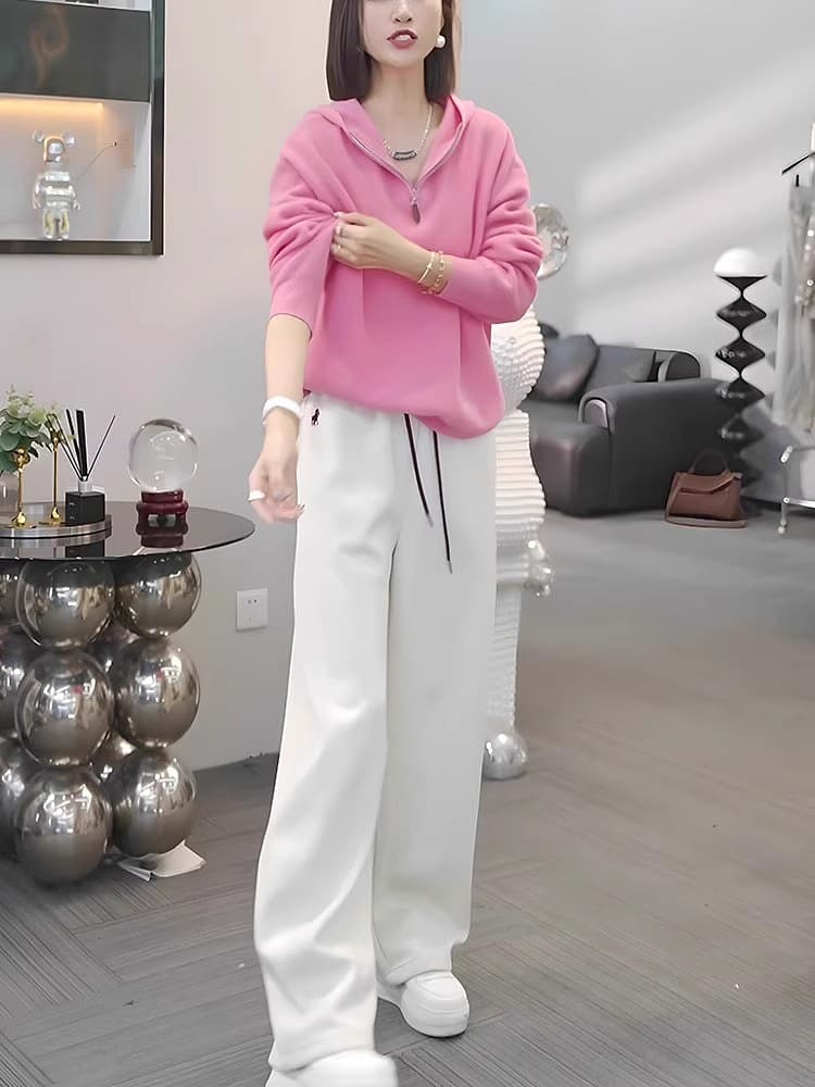 白コーデ ゆったりストレートワイドパンツ