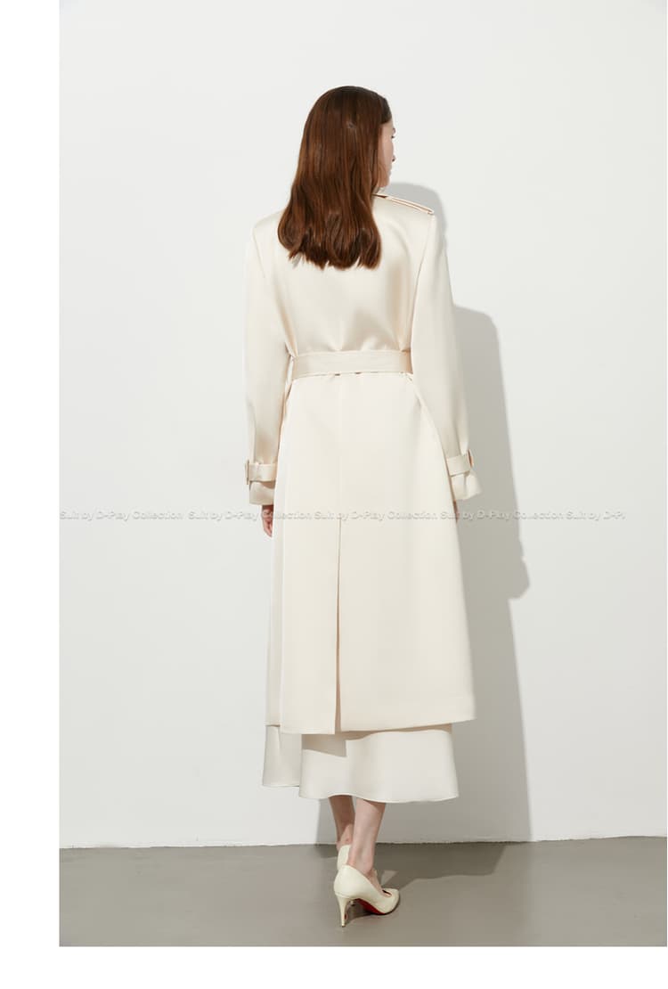 白コーデ 上品シルエットトレンチコート