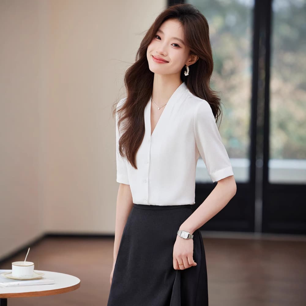 白コーデ エレガントな七分袖ブラウス