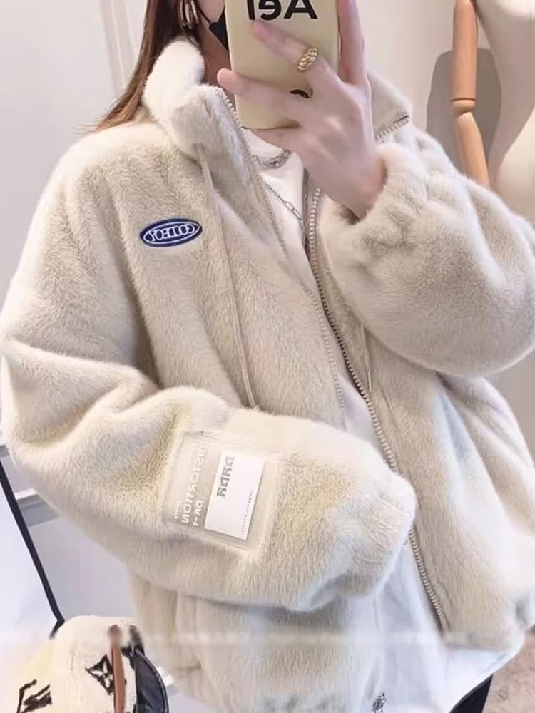 白コーデ もこもこ ふわふわ ジップアップジャケット
