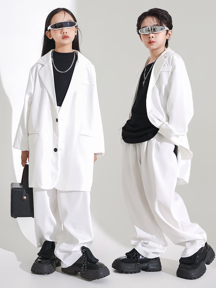 白コーデ 未来派オーバーサイズジャケット