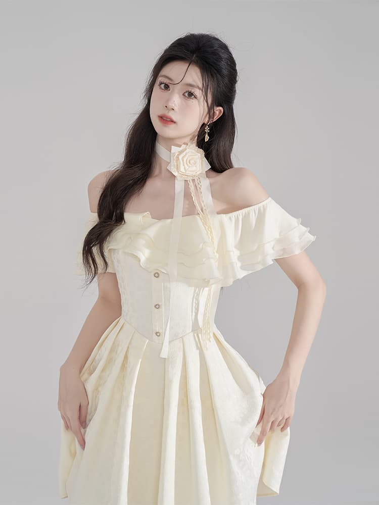 白コーデ 優美な肩出しフリルドレス