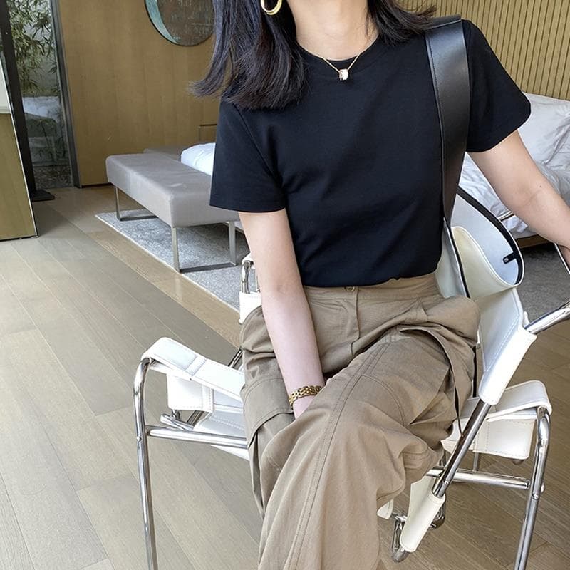 白コーデ シンプル上質クルーネック半袖カットソー