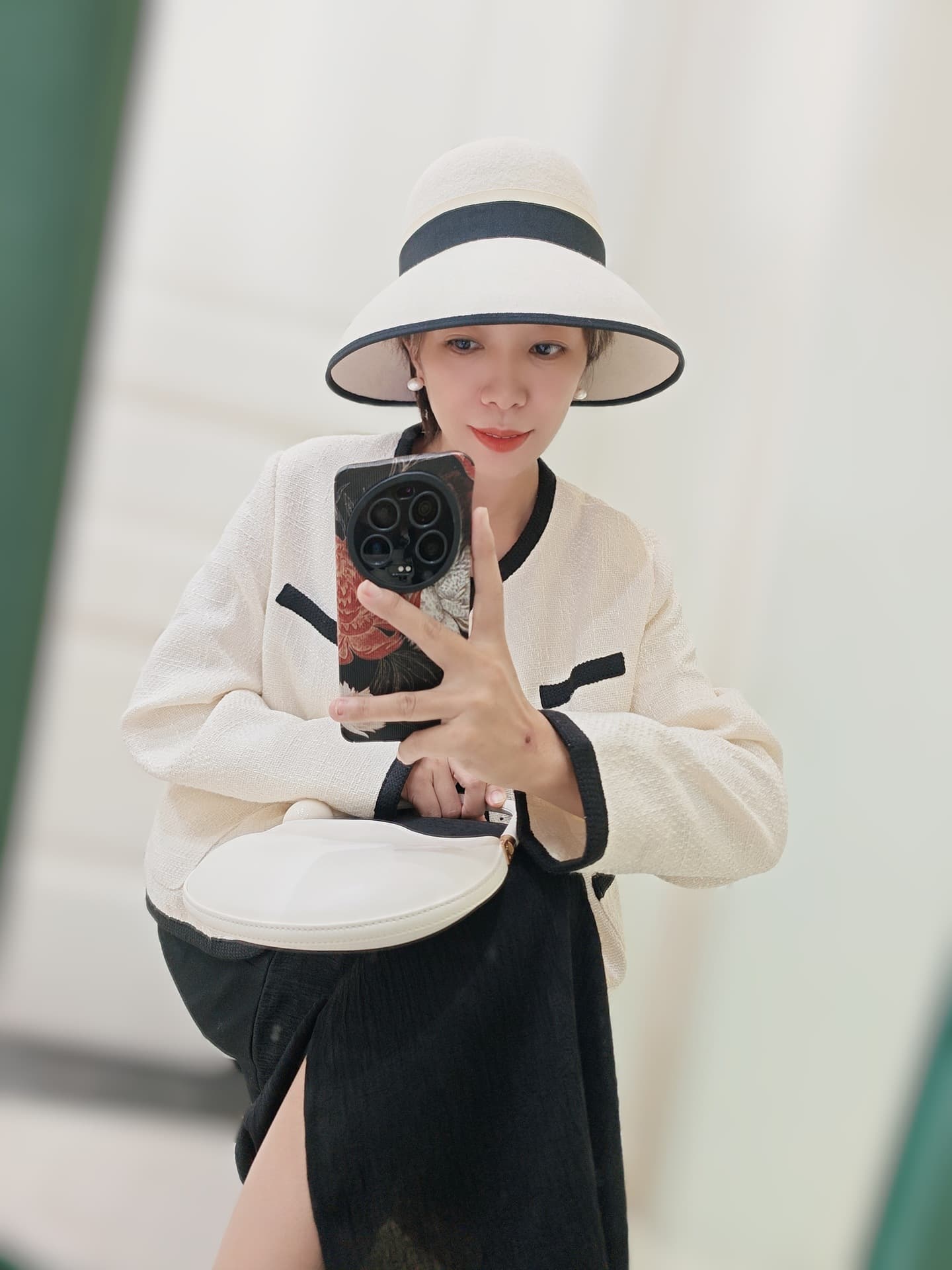 白コーデ 優美な蝶結びクロッシュ帽
