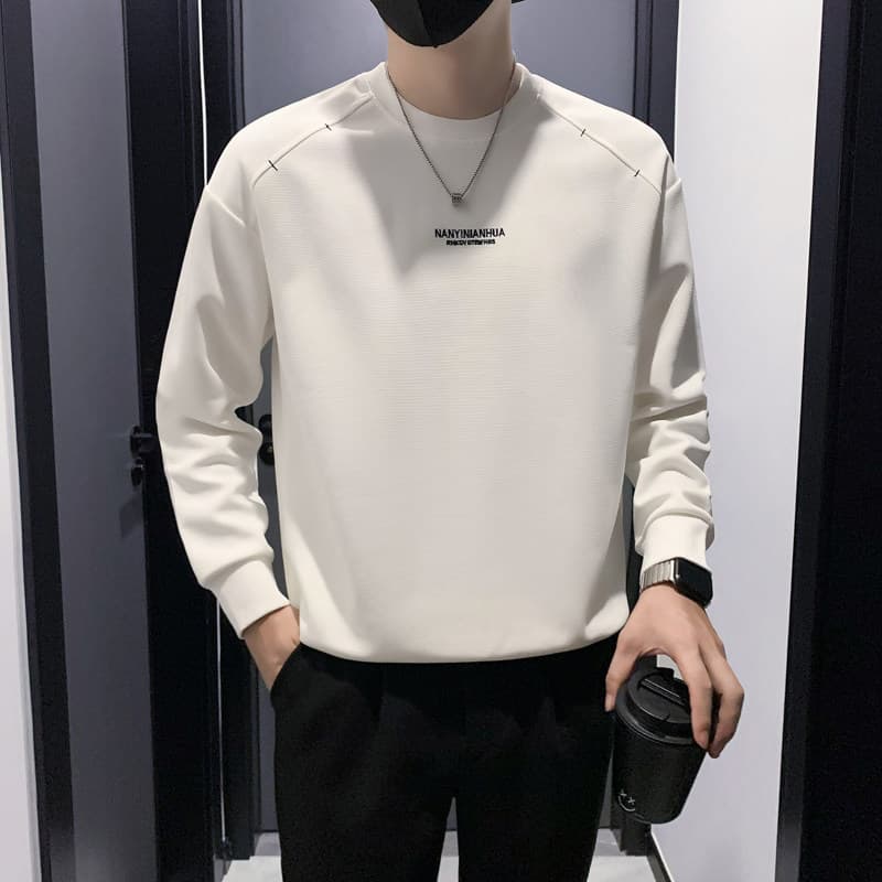 白コーデ シンプル上質スウェット