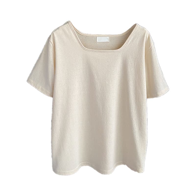 白コーデ 柔らか素材のゆるやかネックラインＴシャツ