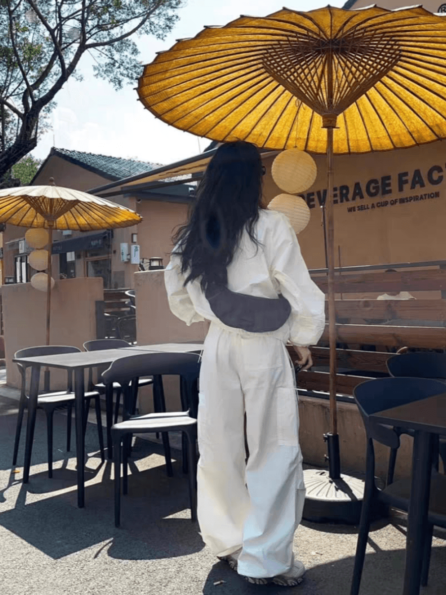 白コーデ ゆったりシルエットワイドパンツ