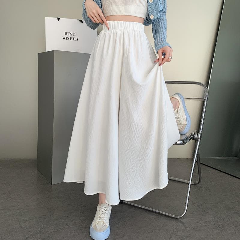 白コーデ ふんわり広がるマキシスカート風パンツ