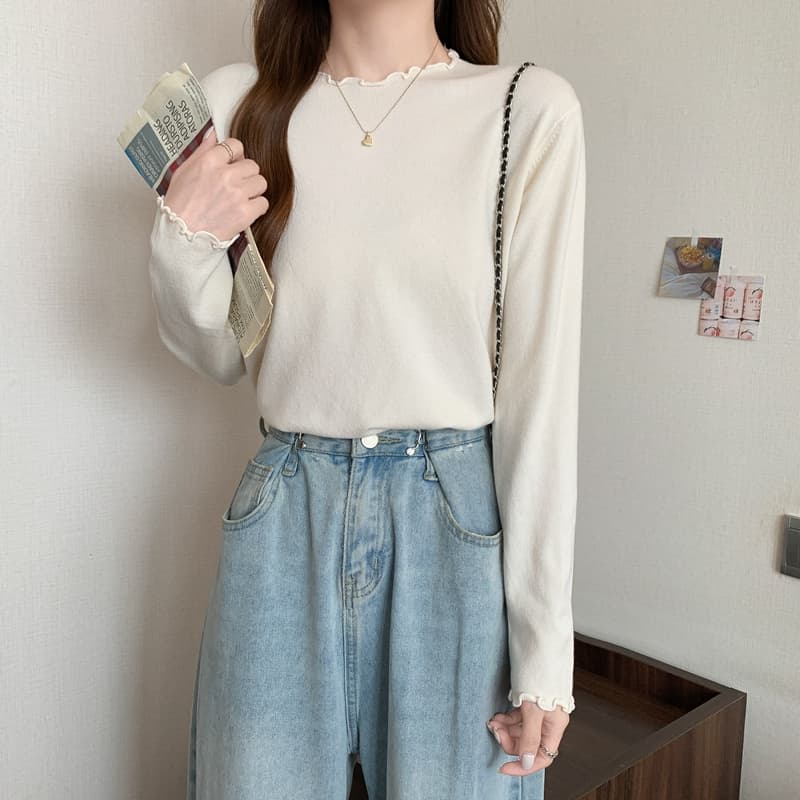 白コーデ フリルネック長袖ニット