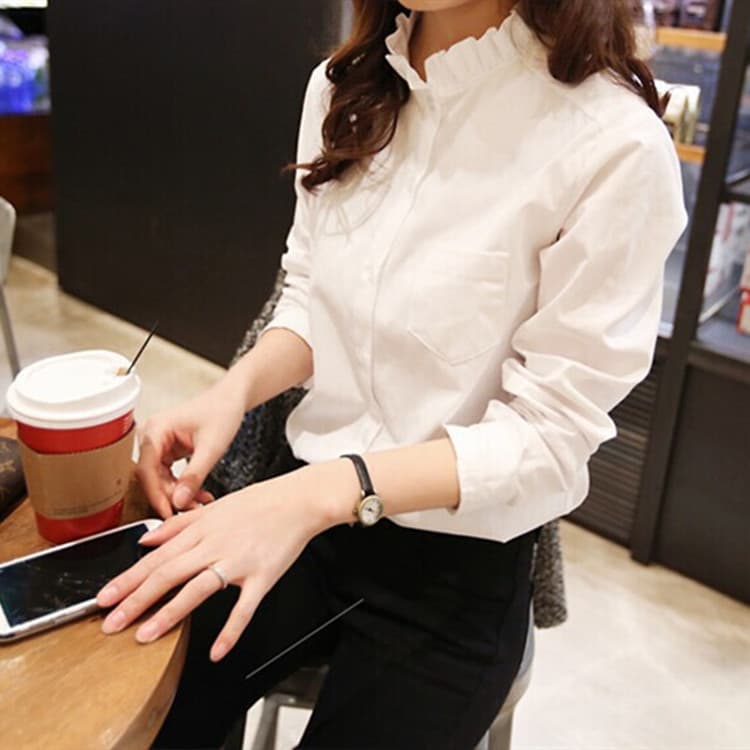 白コーデ 立体フリル襟長袖ブラウス