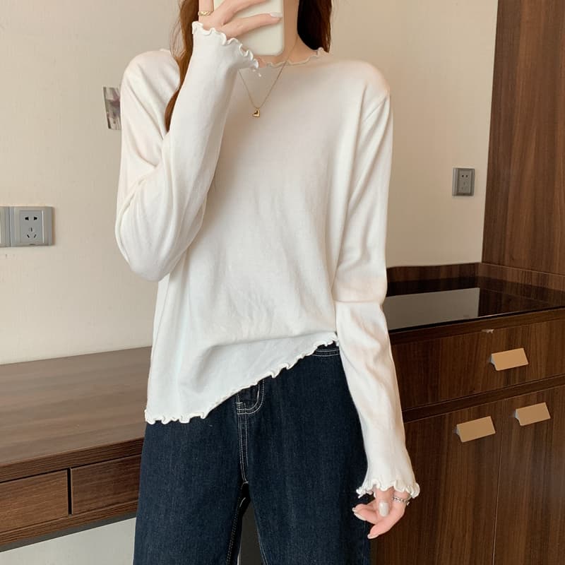 白コーデ フリルネック長袖ニット