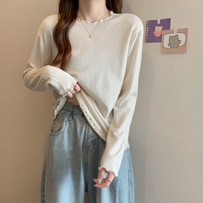 白コーデ フリルネック長袖ニット