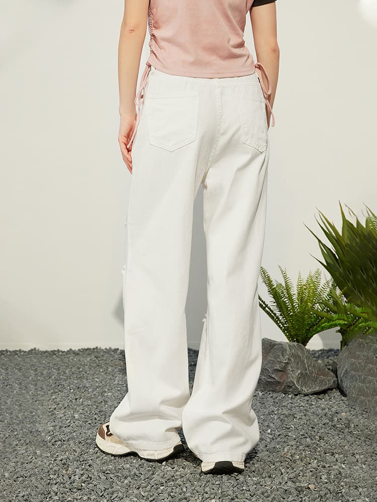 白コーデ ダメージ加工ワイドデニムパンツ