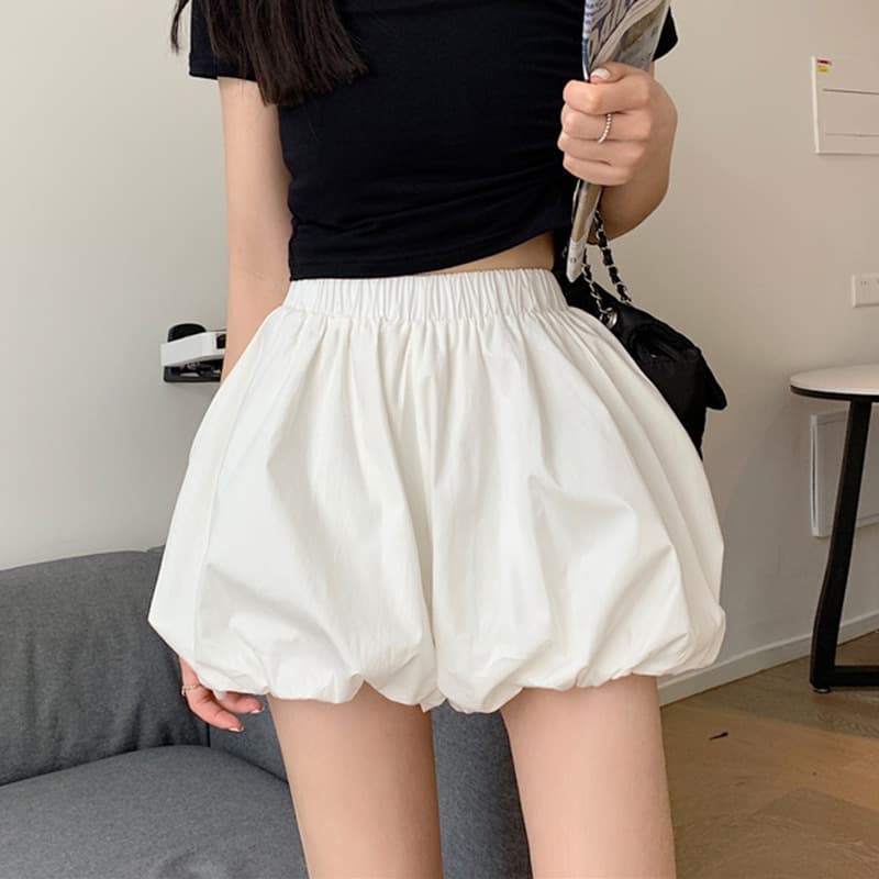 白コーデ ふんわりバルーンショートパンツ