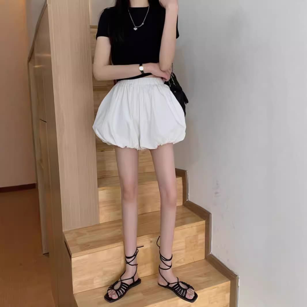 白コーデ ふんわりバルーンショートパンツ