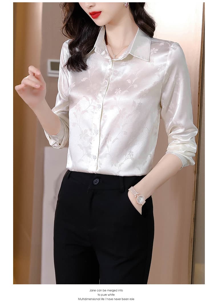白コーデ 上品花柄シルク調光沢ブラウス