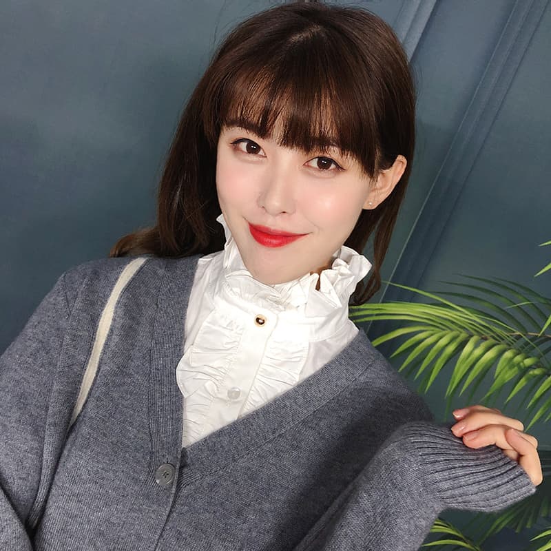 白コーデ 白コーデ 優美なフリルスタンドカラーシャツ