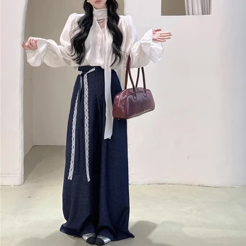 白コーデ ふんわり袖リボンネックブラウス