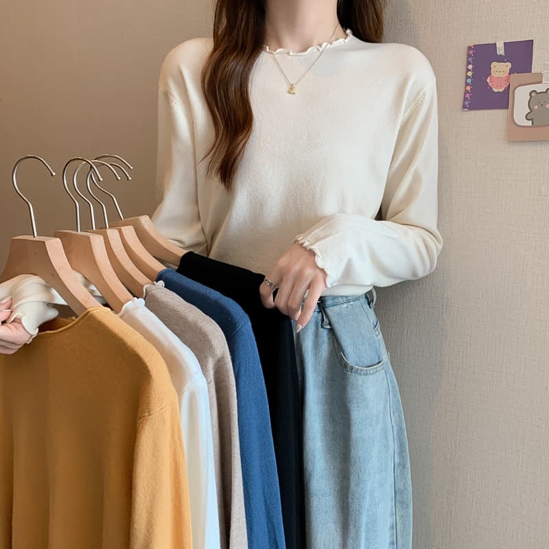 白コーデ フリルネック長袖ニット