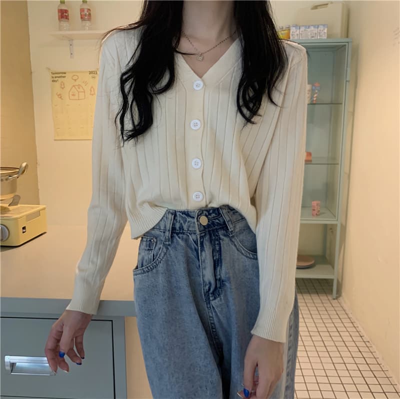 白コーデ 縦リブ柄カーディガン