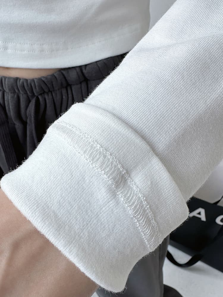 白コーデ シンプル長袖クルーネックトップス