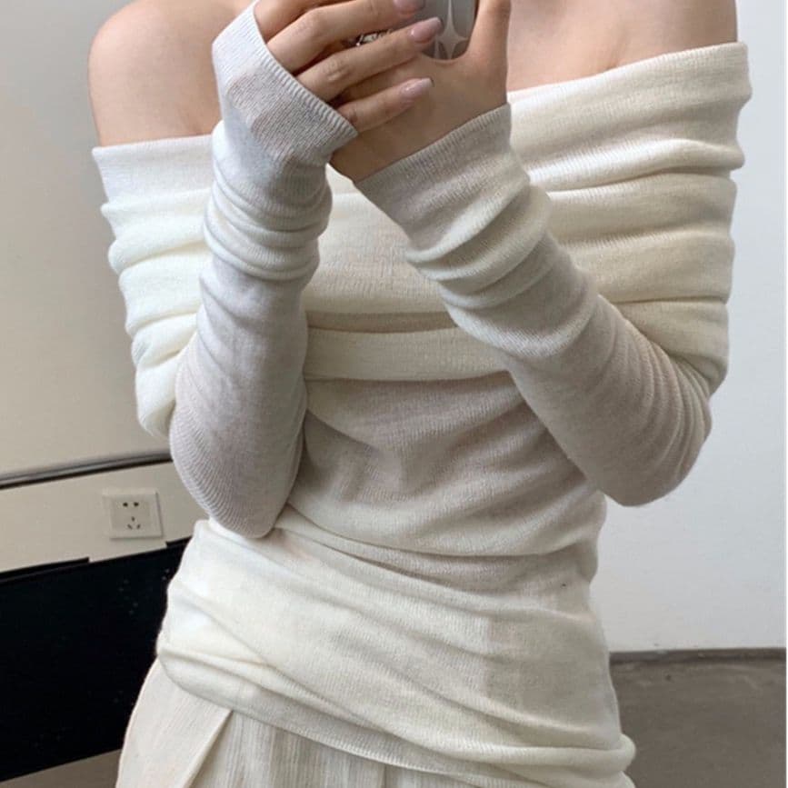 白コーデ 肩だし優美リブニットブラウス