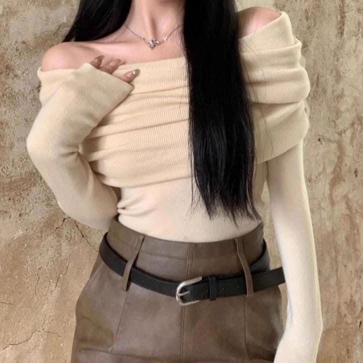 白コーデ 肩だし優美リブニットブラウス