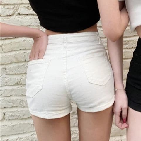 白コーデ ハイウエストデニムショートパンツ